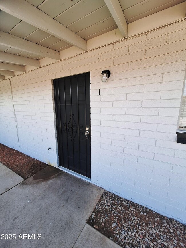 Building Photo - 1317 N 48th Pl