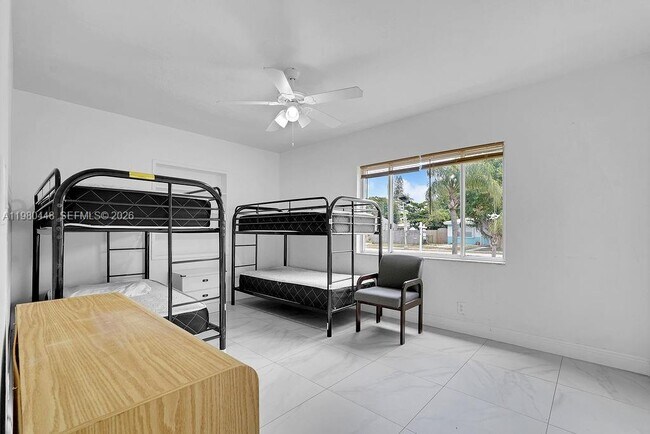 Building Photo - 2417 Pierce St