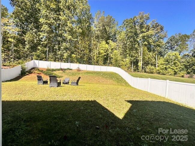 Building Photo - 5125 Saddleback Dr