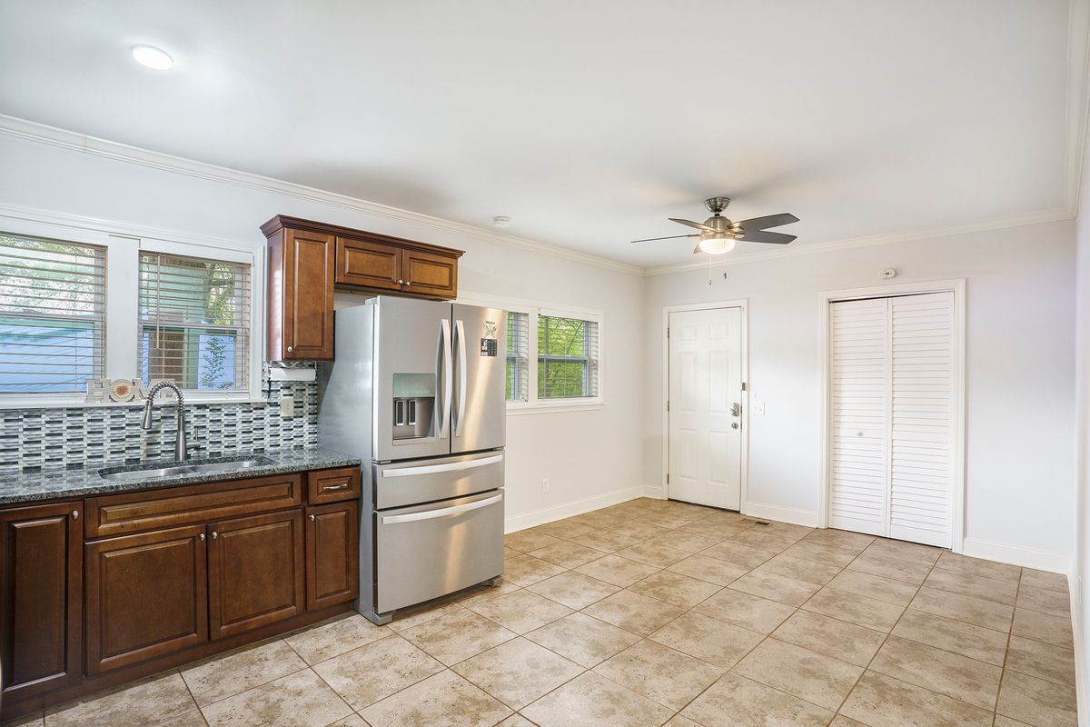 Building Photo - 3378 La Vista Dr