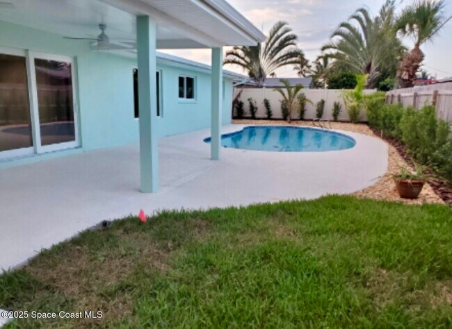 Building Photo - 537 Royal Palm Blvd