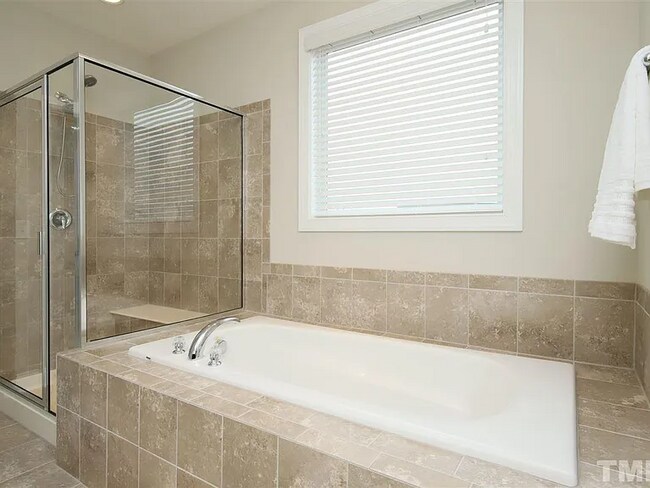 Building Photo - 318 Millbrook Dr