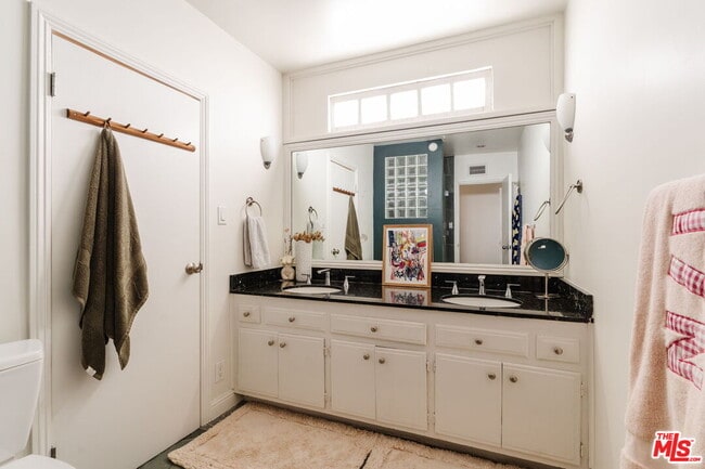 Building Photo - 428 N Harper Ave