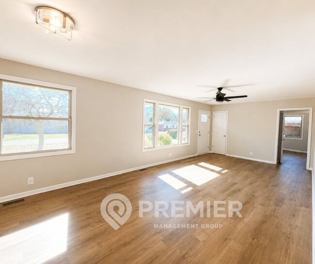 Building Photo - 302 Malvin St