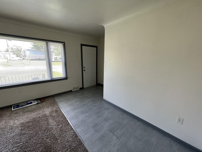 Building Photo - 1407 32nd St NE