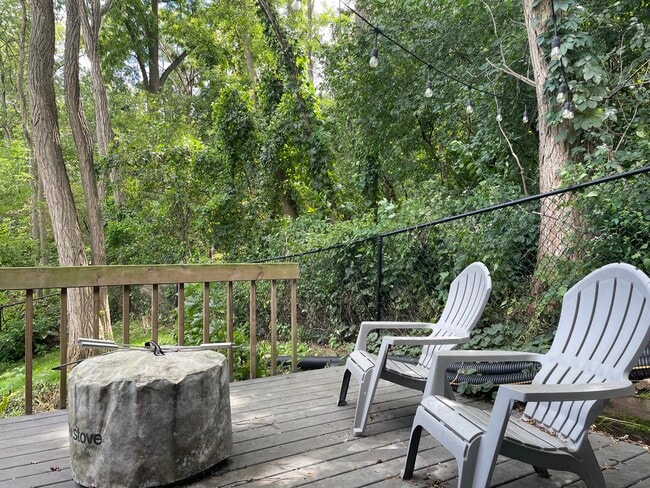 Building Photo - 1721 N High Point Rd