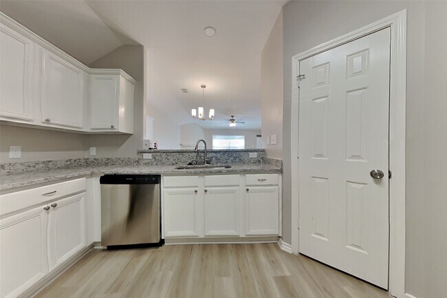 Building Photo - 26925 Carriage Manor Ln