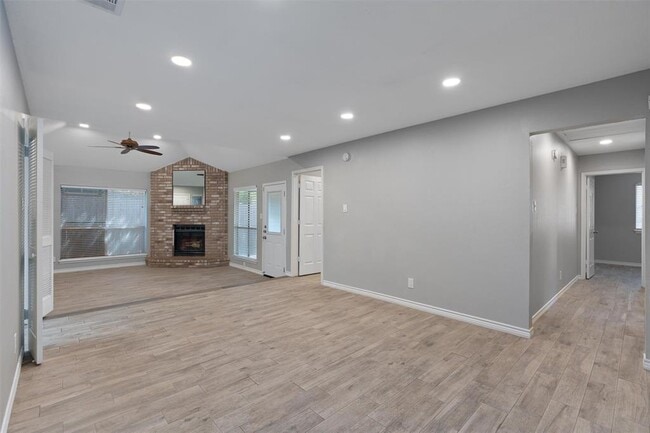 Building Photo - 2302 Windrift Way