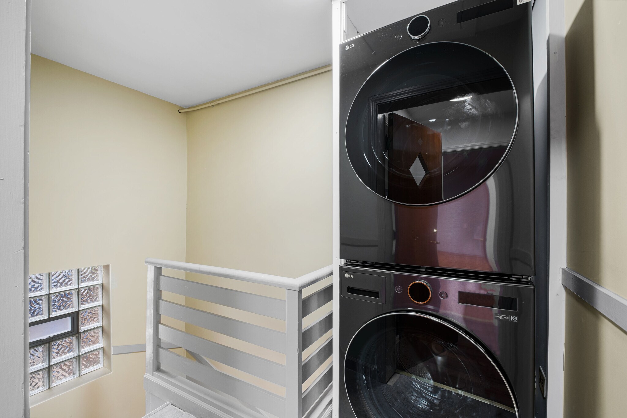 Building Photo - 2531 W Lunt Ave