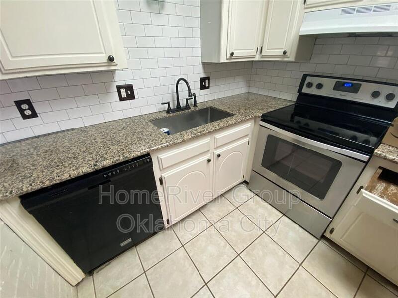 Building Photo - 1029 Cambridge Dr