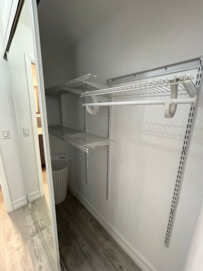 Building Photo - Updated 1 Bed/1.5 Bath Near the Beach! Great Amenities