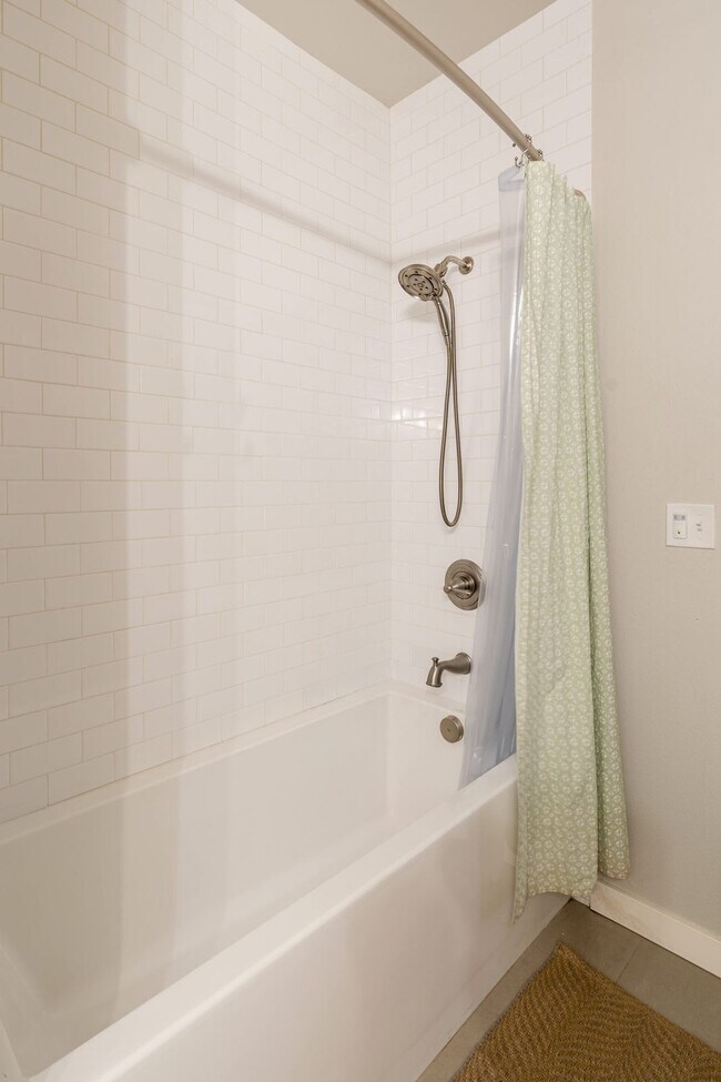 Building Photo - 3046 NE Glisan St