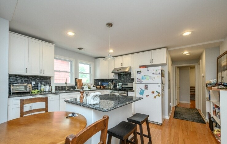 Kitchen/Dining - 12 Lansing Pl