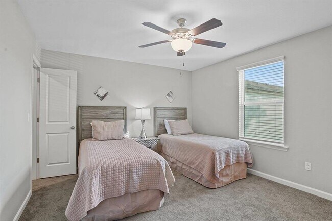 Building Photo - Modern 3/3 Condos with Private Baths & Lux...