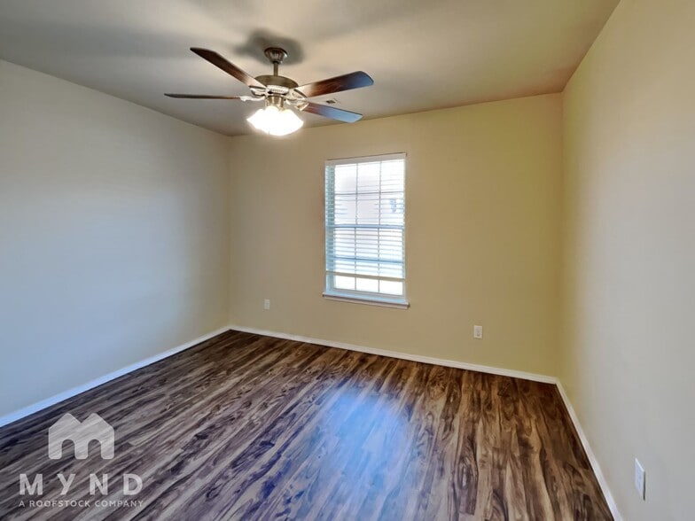 Building Photo - 2109 Cedar Cir