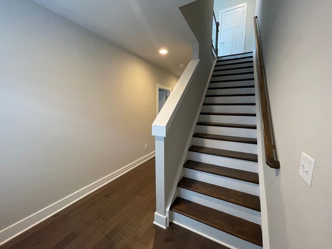 Building Photo - 3 Bed, 3.5 Bath Townhouse in Ballantyne