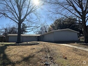 Building Photo - 821 Laroche St