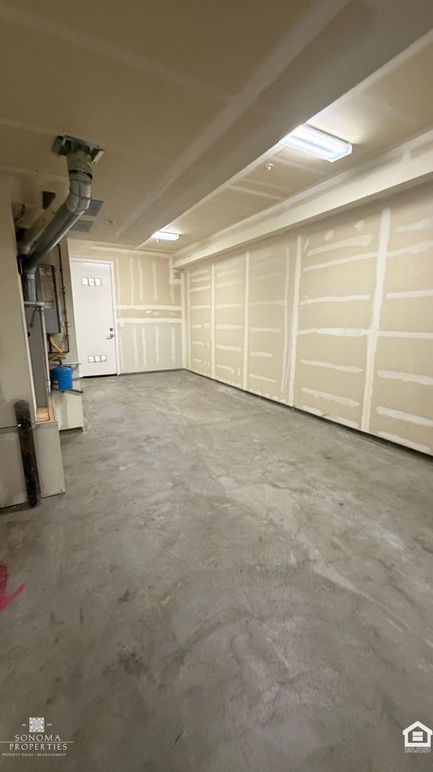 Building Photo - Modern 3-Story Living in Santa Rosa - Available Now!
