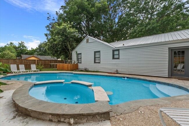 Building Photo - 1106 Oriole Ln