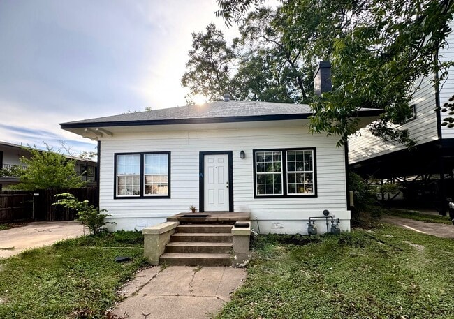 Primary Photo - 4 Bedroom With Fenced Yard and Off-Street ...