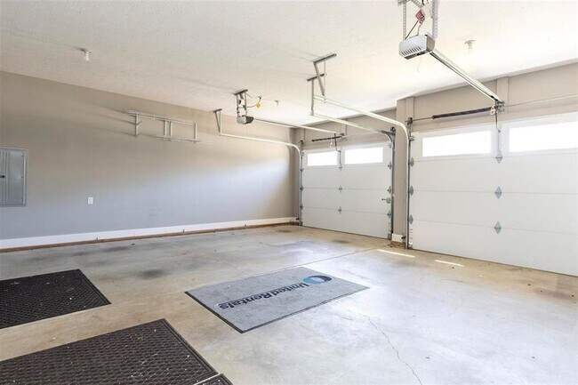 Building Photo - 413 Adalynn Cir