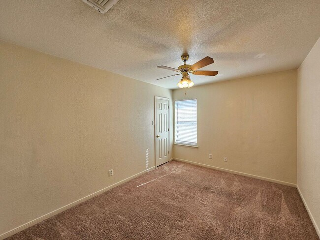 Building Photo - AVAILABLE NOW!