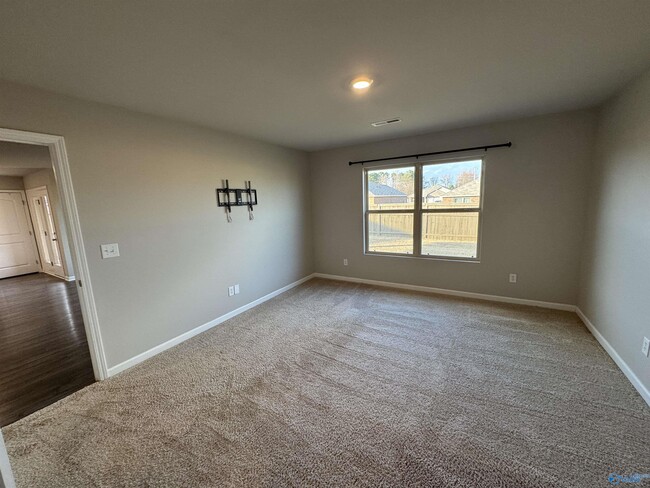 Building Photo - 117 Hank Ct