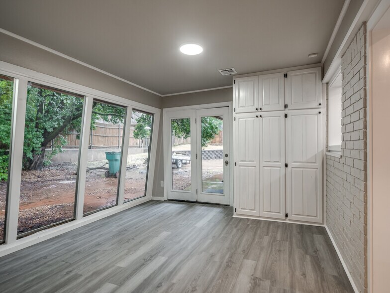 Building Photo - 12136 Thorn Ridge Rd