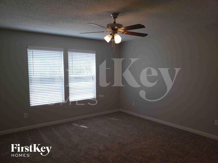 Building Photo - 1610 Cliffbrook Dr
