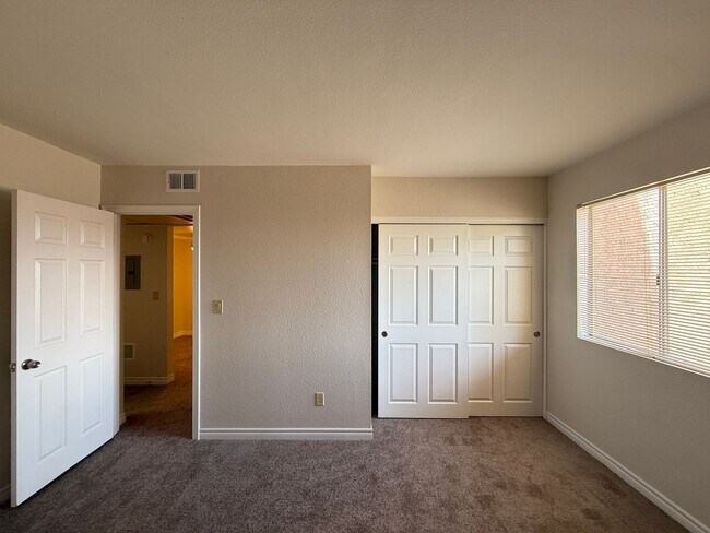 Building Photo - 5163 Indian River Dr