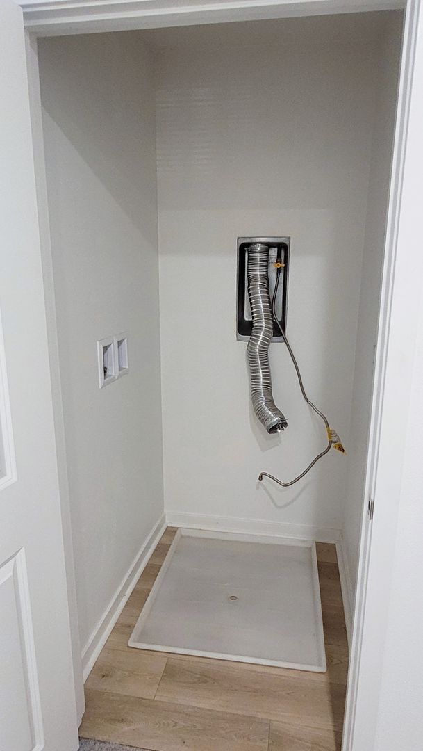 Building Photo - $1000 OFF MOVE IN COST on this Gorgeous Three Story 3 Bed 3 Bath Townhouse