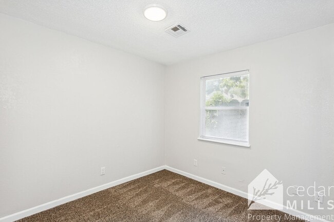 Building Photo - 2 bedroom home, GET 1/2 OFF 1ST MONTH!