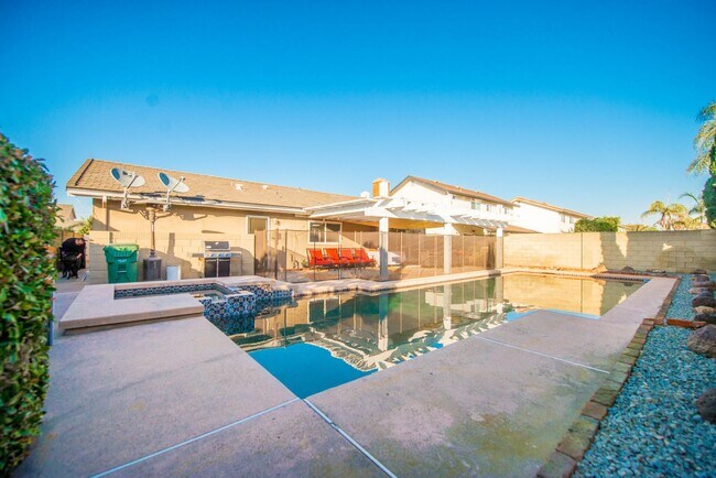 Building Photo - Fountain Valley