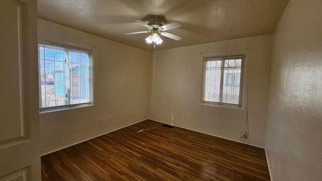 Building Photo - SE Cute 2 Bedroom 1 Bath Home.