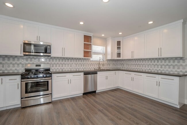 Building Photo - 2631 S La Salle Ave