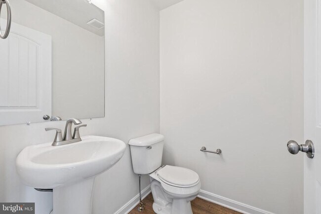 Building Photo - 775 Bassett Dr