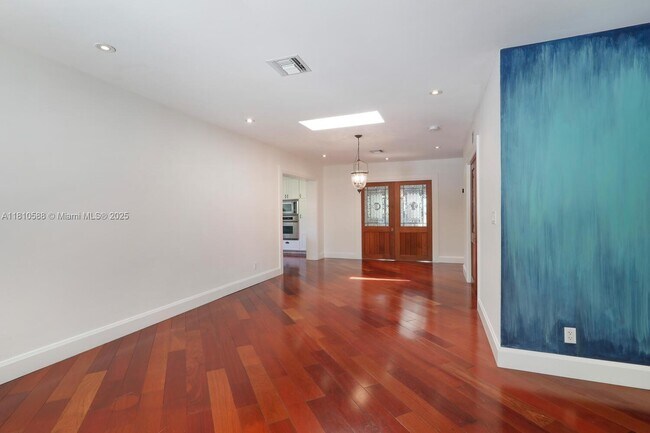 Building Photo - 2527 Inagua Ave