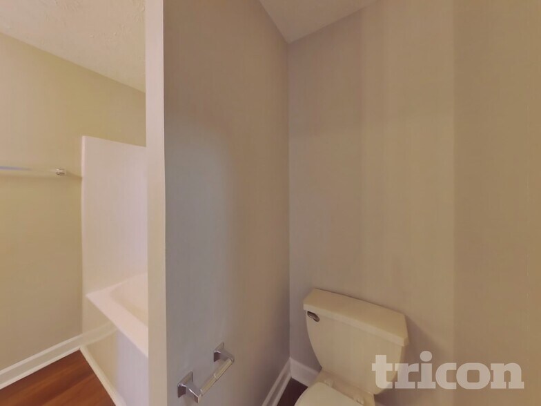 Building Photo - 1528 Beaconcrest Cir