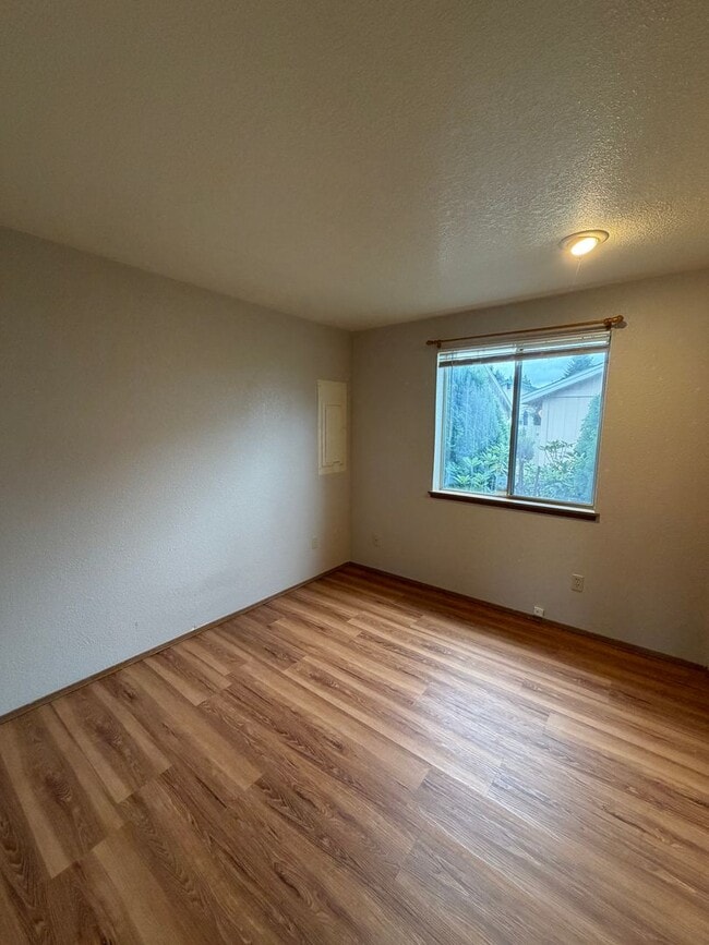 Building Photo - 1474 Diamond Rd SE