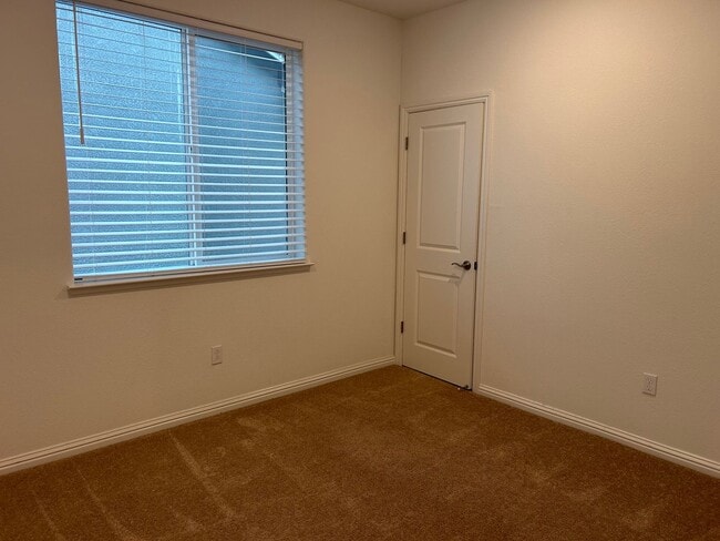 Building Photo - Beautiful 4 Bedroom 3 Bath Brentwood Home