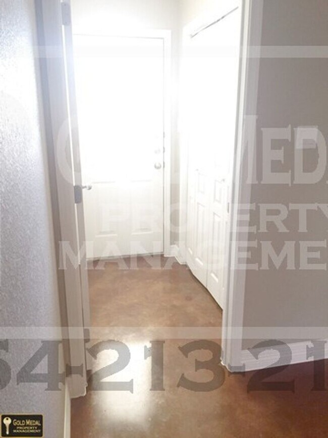 Building Photo - 1017 S 9th St