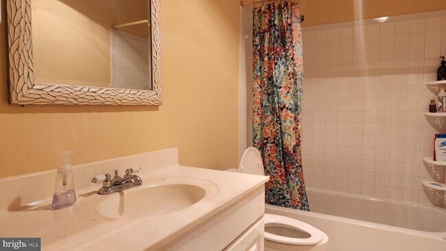 Building Photo - 6453 Springhouse Cir