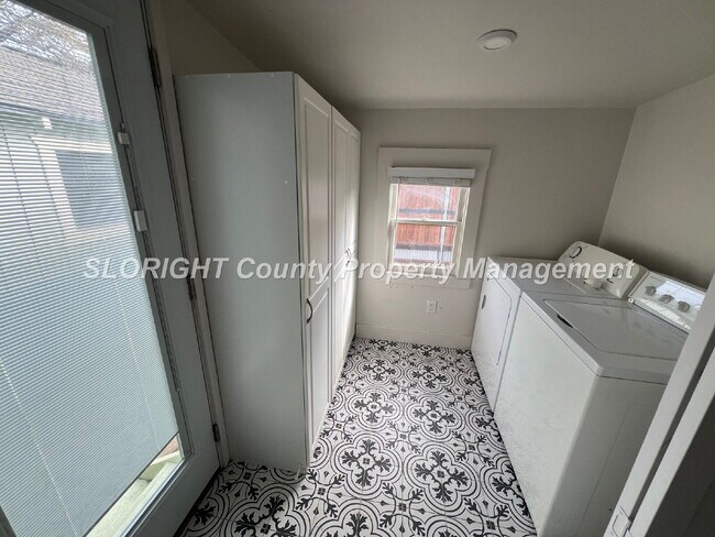 Building Photo - AVAILABLE APRIL- Charming 1 Bedroom/ 1 Bath