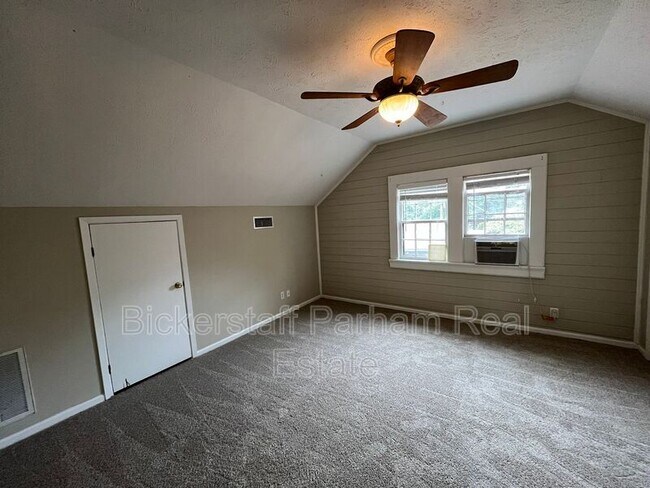 Building Photo - 1409 16th Ave