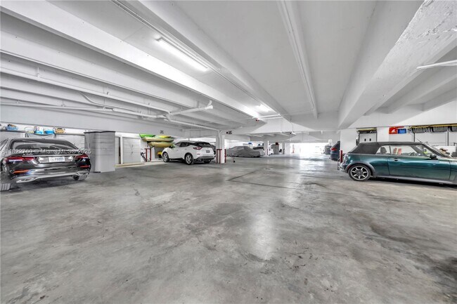 Building Photo - 4000 NE 168th St