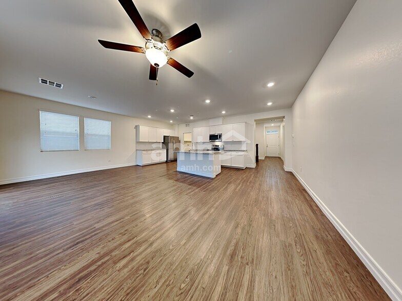 Building Photo - 5803 Petronius St