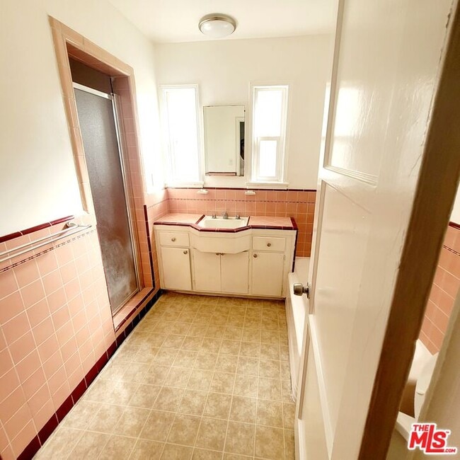 Building Photo - 3760 Wellington Rd