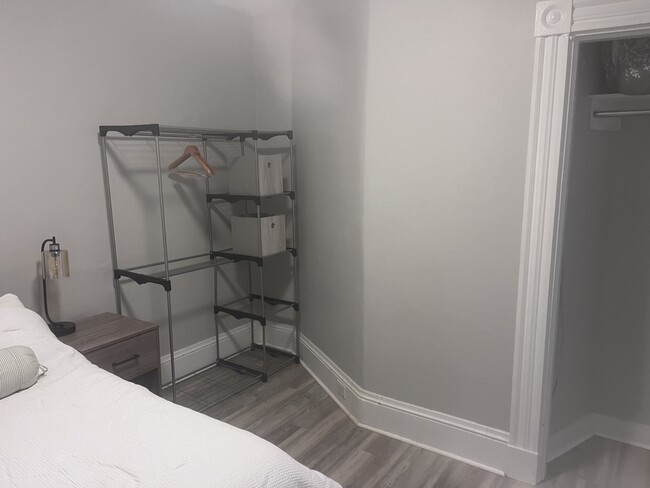 Building Photo - 147 Grove St