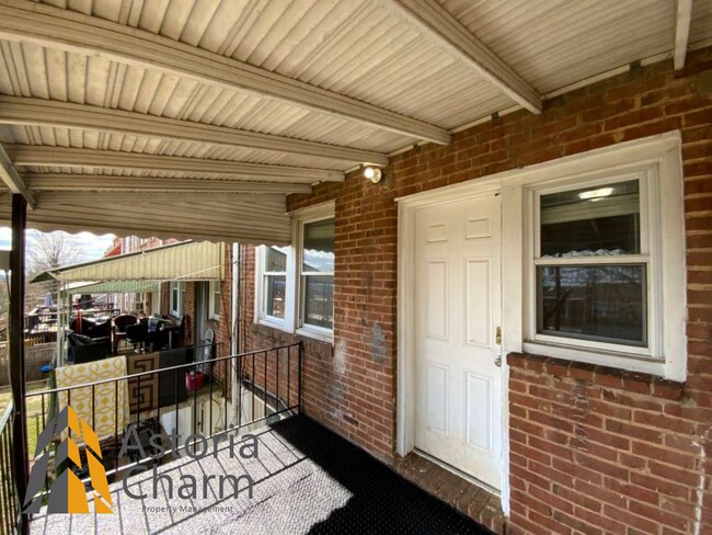 Building Photo - 3 Bedroom Home with Den and Fenced Yard in Quiet Neighborhood