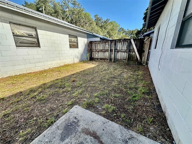 Building Photo - 637 NE Waldo Rd